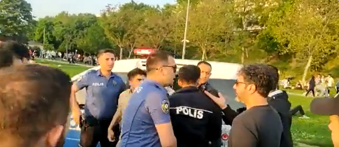 Kadıköy’de gözaltına alınan bir şahsın arkadaşları polise saldırdı
