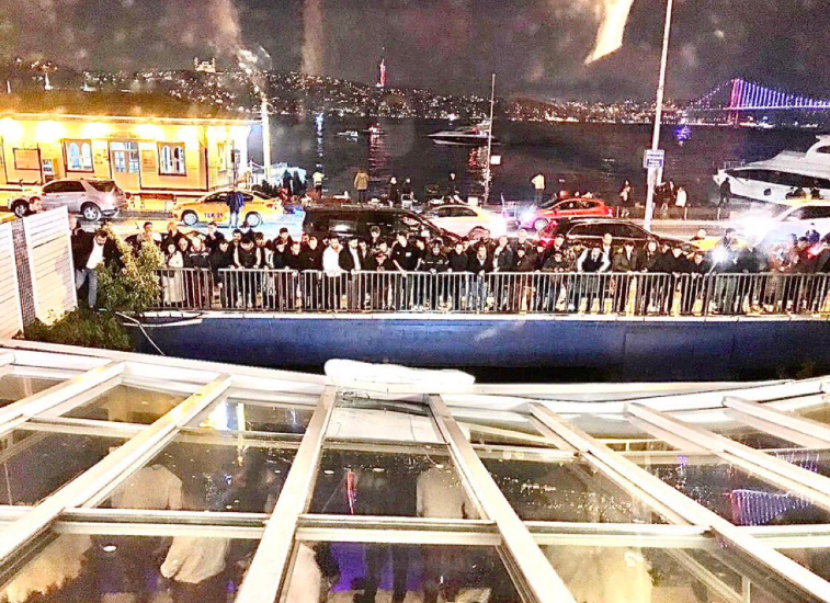 Beşiktaş Arnavutköy'de restoranın iskele bölümü çöktü 