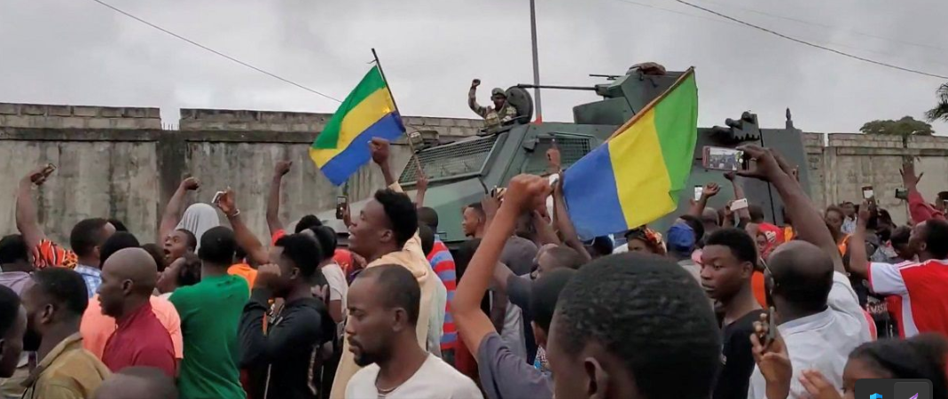 Gabon askeri yetkilileri, Ali Bongo'nun tartışmalı seçimi kazanmasının ardından darbe ilan etti
