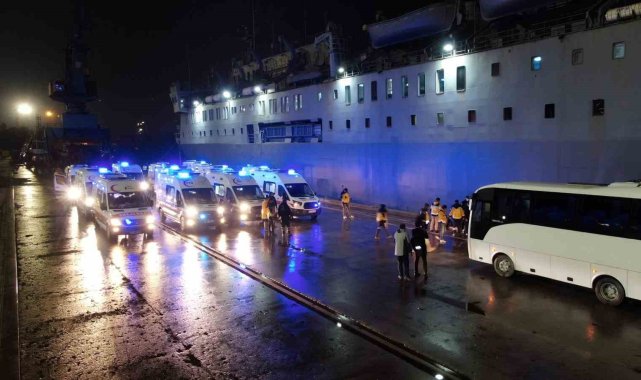 Yaralılar gemiyle Mersin'e taşındı