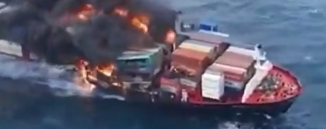 Husiler ABD ticaret gemisini füzeyle vurdu