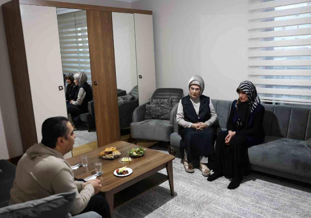 Emine Erdoğan'dan Ankara'daki depremzede aileye iftar ziyareti