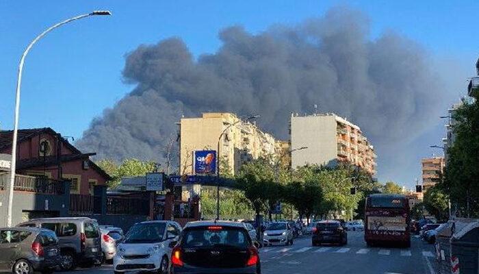 İtalya'da büyük yangın! Başkent Roma'dan dumanlar yükseldi