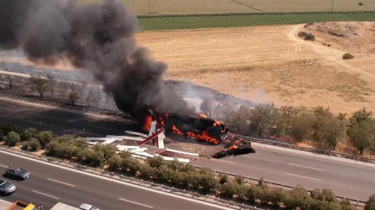 İzmir'de TIR alev topuna döndü! Yol kenarındaki ağaçlar da tutuştu