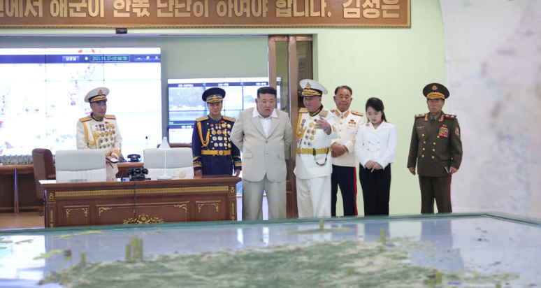 Kim Jong Un Kuzey Kore'nin donanmasını güçlendirme çağrısında bulundu