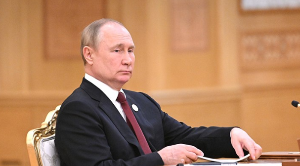 Putin başkanlık seçimine adaylığını açıkladı