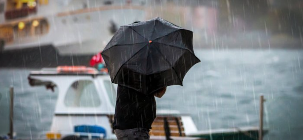 AKOM'dan İstanbul için kuvvetli sağanak yağış ve fırtına uyarısı